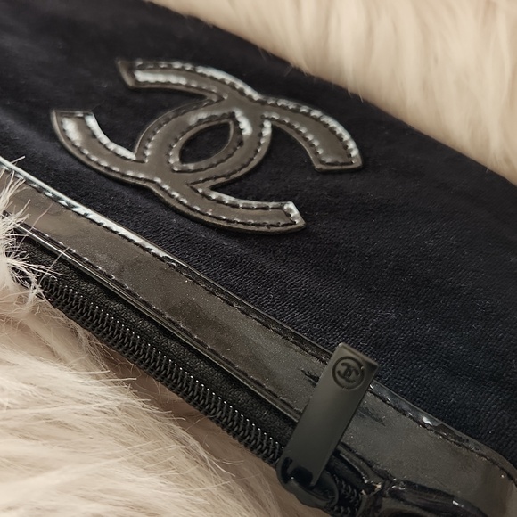 Chanel Black Suede Shoulder Bag - Picture 2 of 7